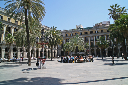 Plaça Reial mit dem Brunnen der drei Grazien